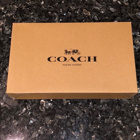 New Coach Medium Sized Gift Box - Picture 2 of 10